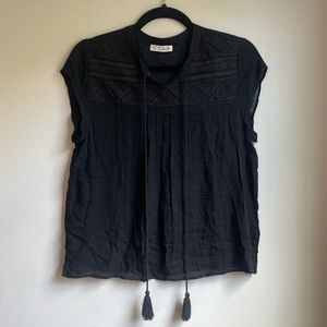 ELLUI Embroidered Tassel Top